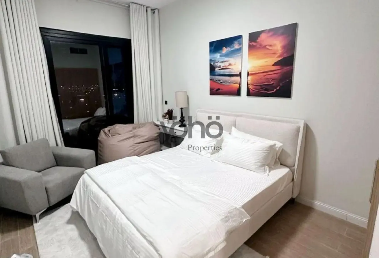 FULLY FURNISHED | VACANT | NEAR METRO