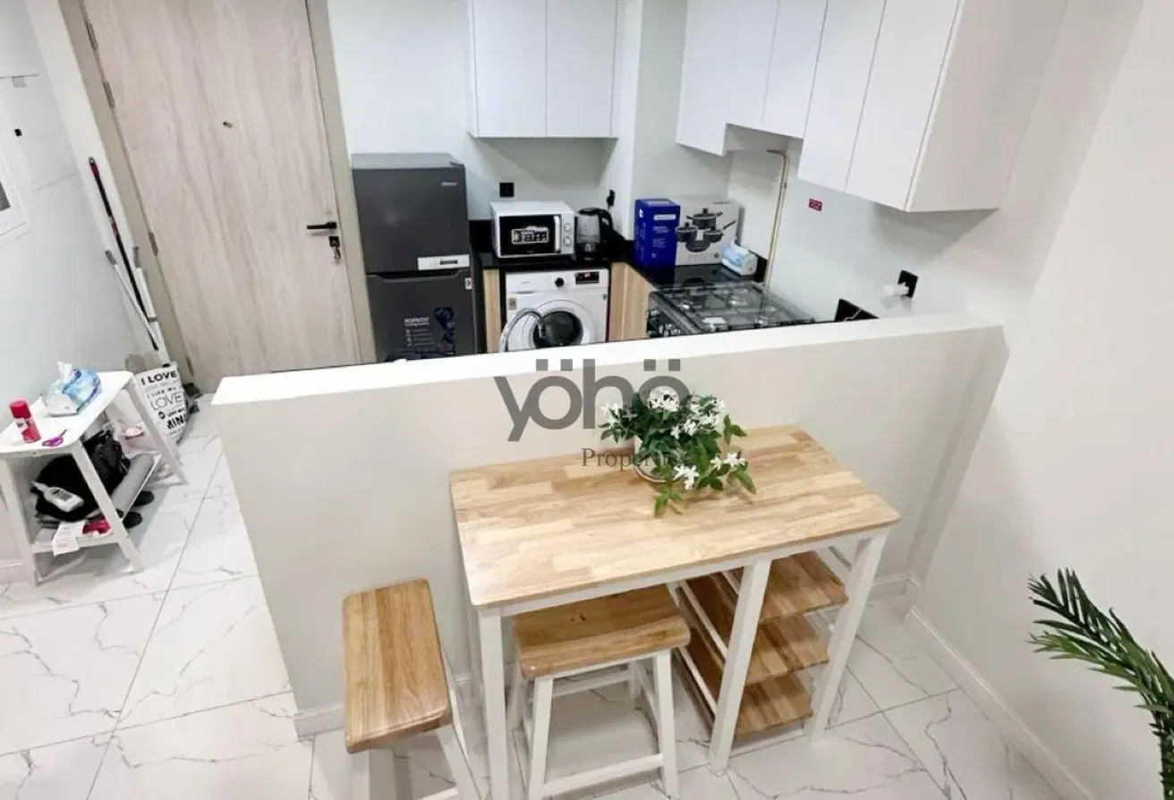 FULLY FURNISHED | VACANT | NEAR METRO