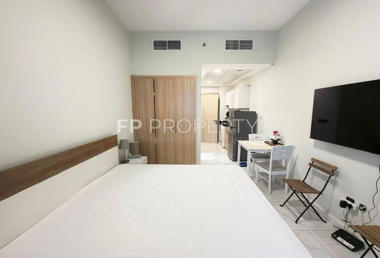 Close to Metro I Fully Furnished I Spacious