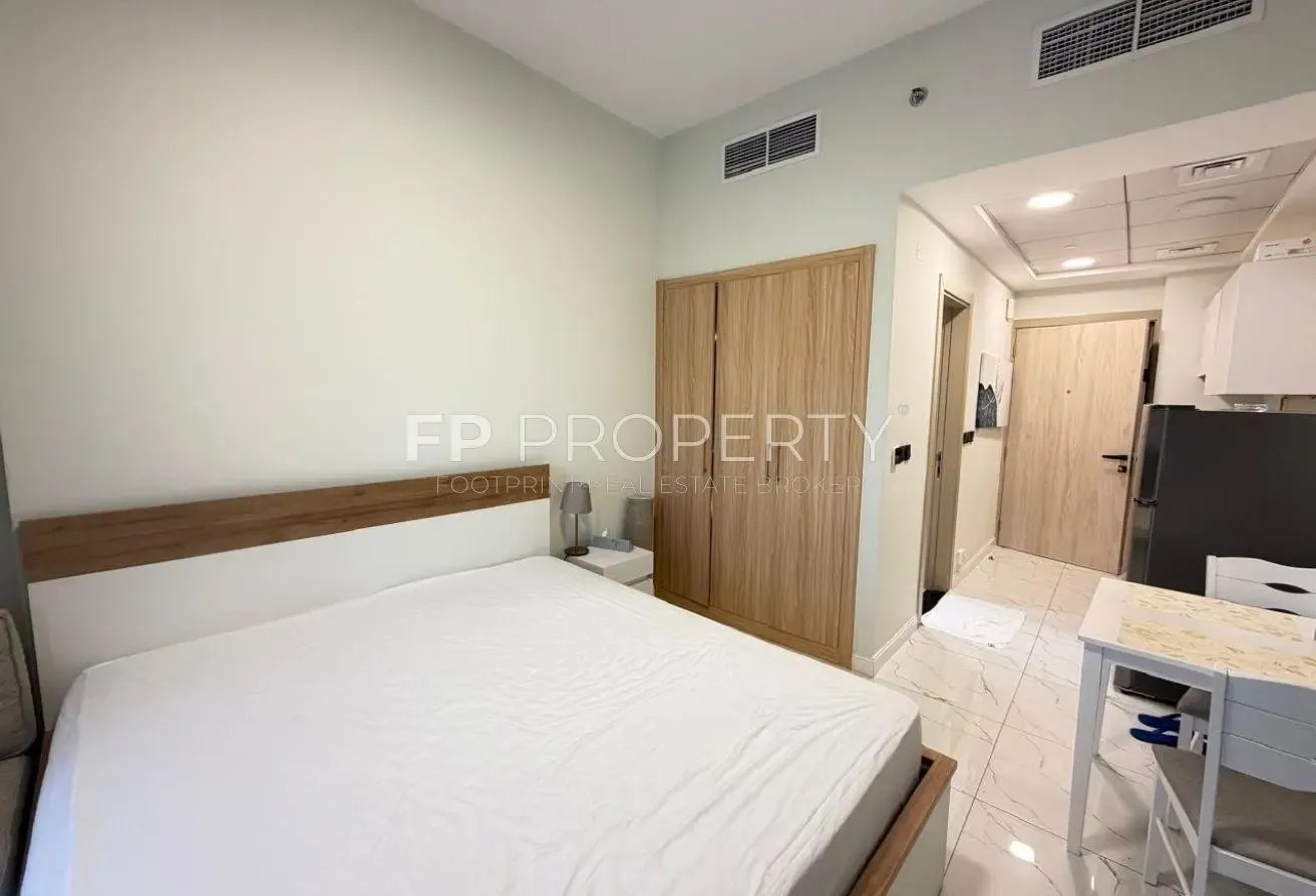Close to Metro I Fully Furnished I Spacious