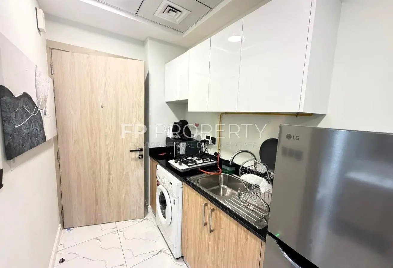 Close to Metro I Fully Furnished I Spacious
