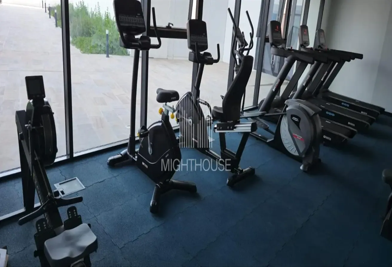 Flexible 12 Cheques | Furnished Studio