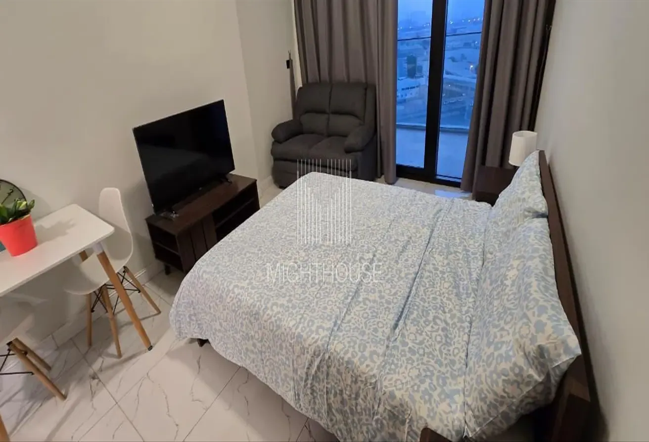 Flexible 12 Cheques | Furnished Studio