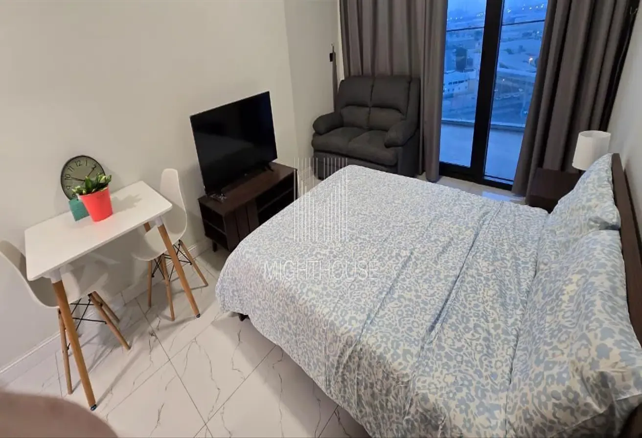 Flexible 12 Cheques | Furnished Studio