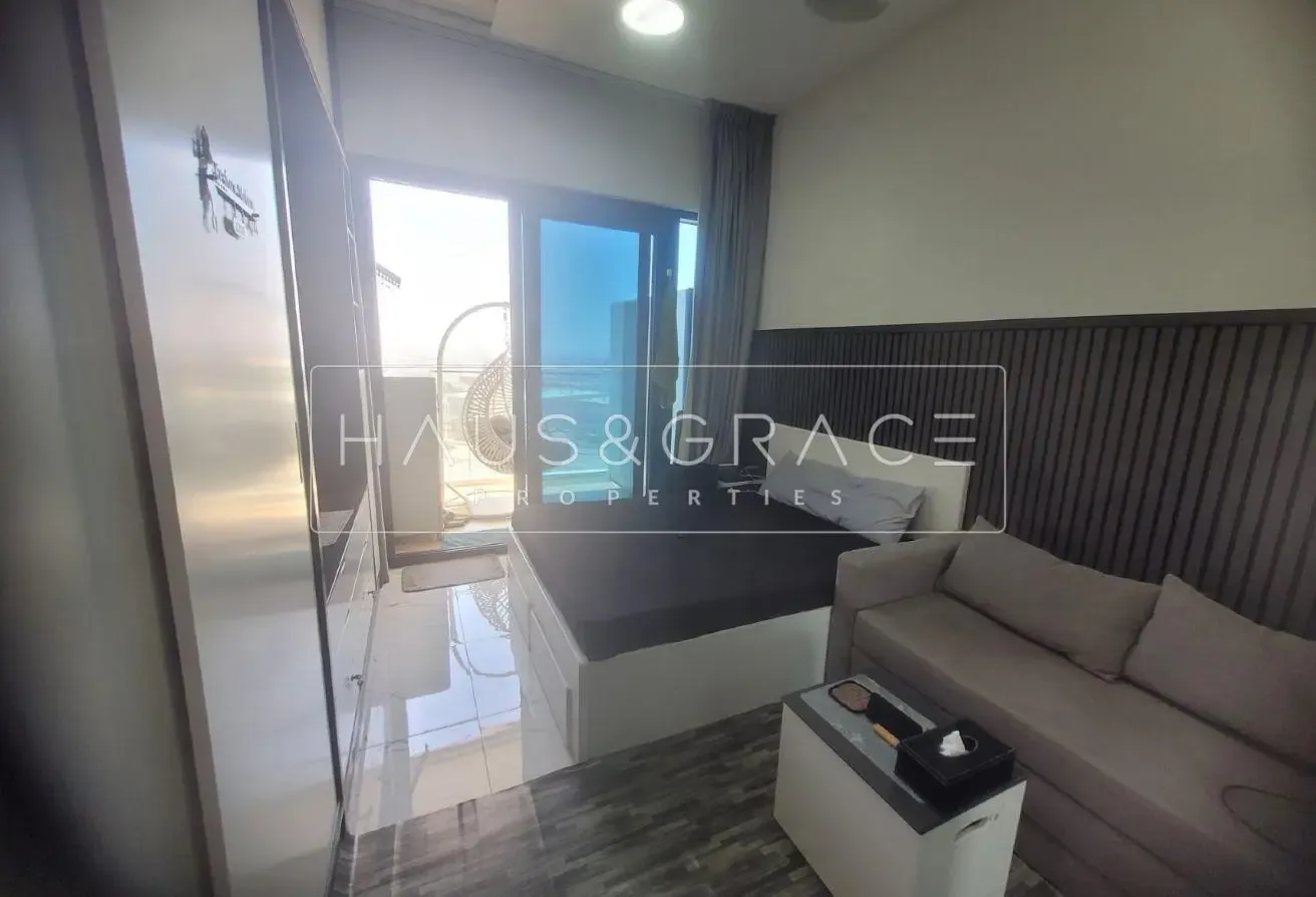 UPGRADED FULLY FURNISHED STUDIO NEXT TO METRO