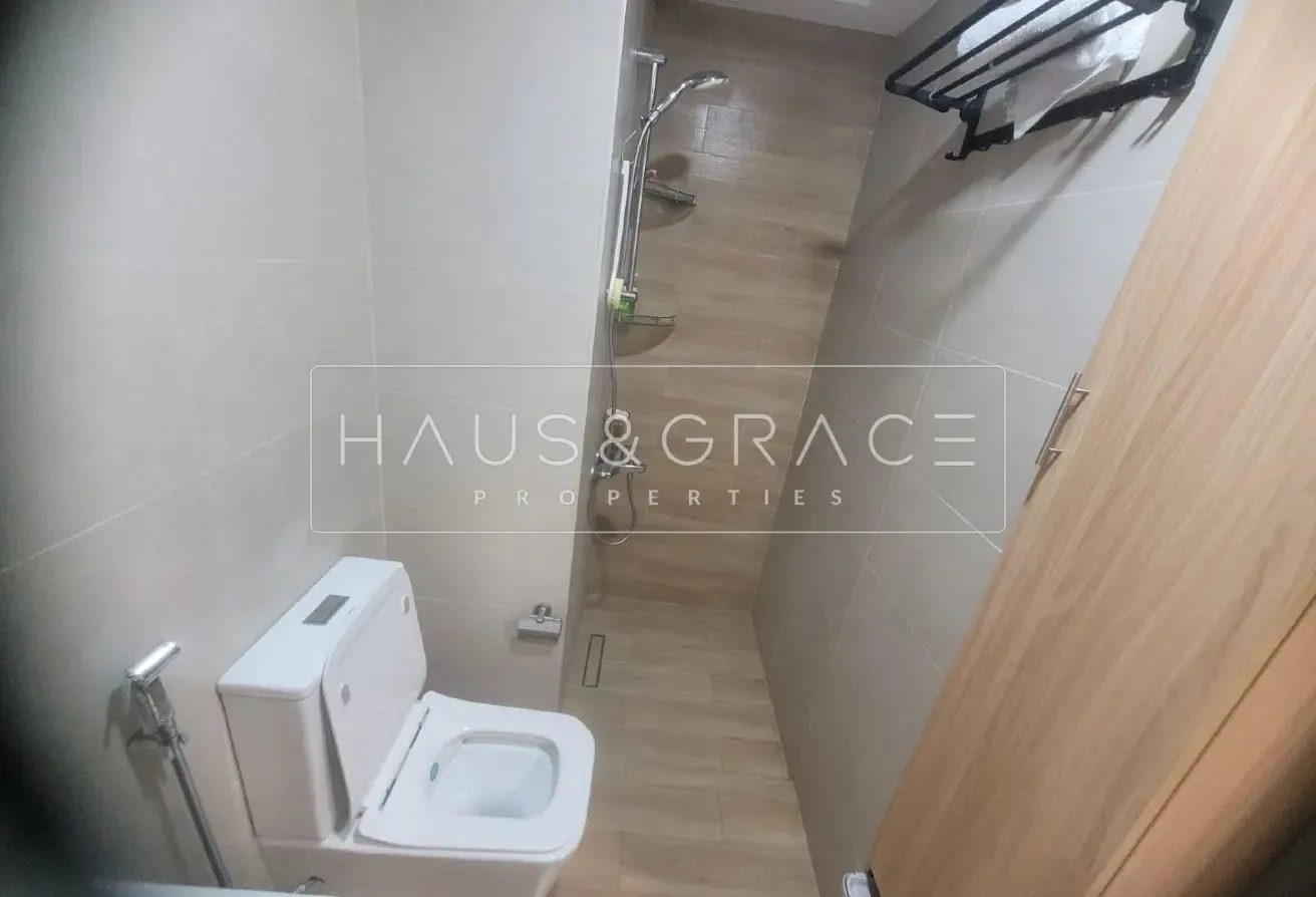 UPGRADED FULLY FURNISHED STUDIO NEXT TO METRO