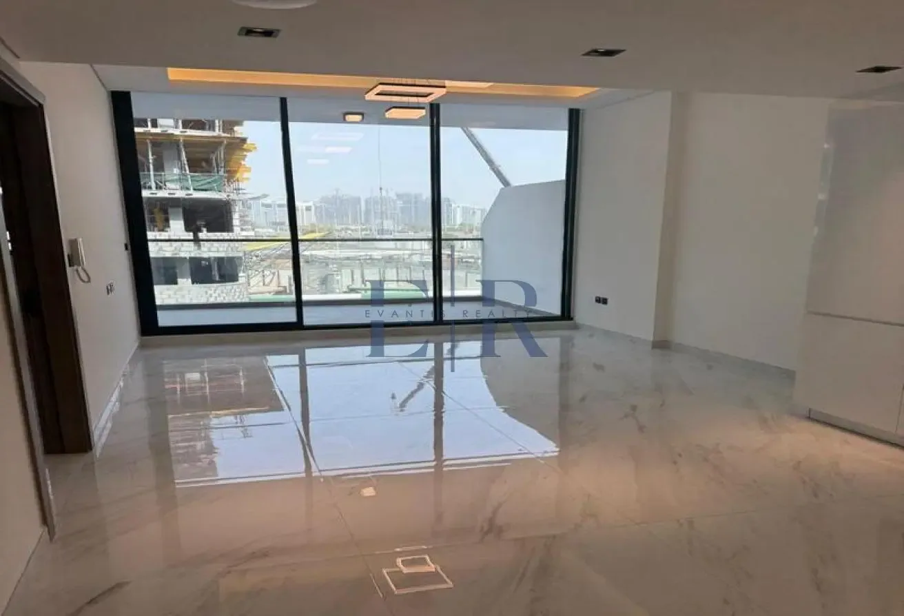 BRAND NEW / PRIVATE POOL / SPACIOUS LAYOUT
