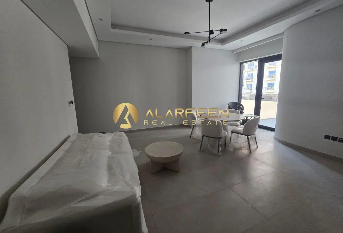 Modern 1BR| Pool & Courtyard Views | Furnished