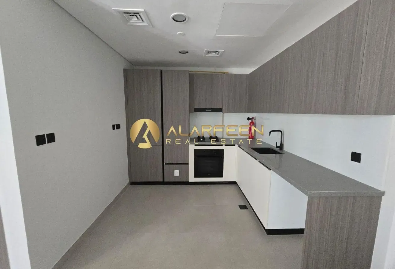 Modern 1BR| Pool & Courtyard Views | Furnished