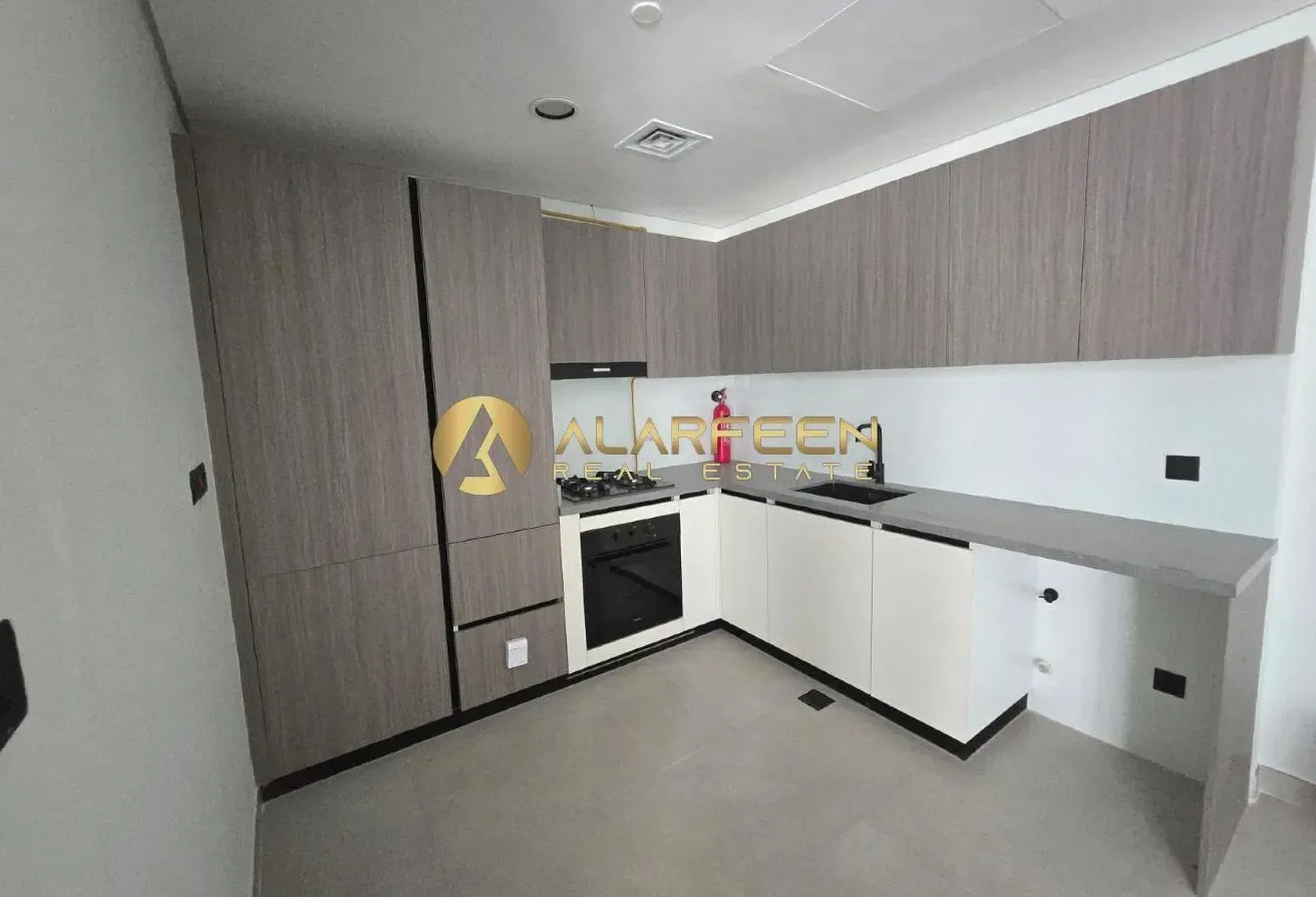 Modern 1BR| Pool & Courtyard Views | Furnished