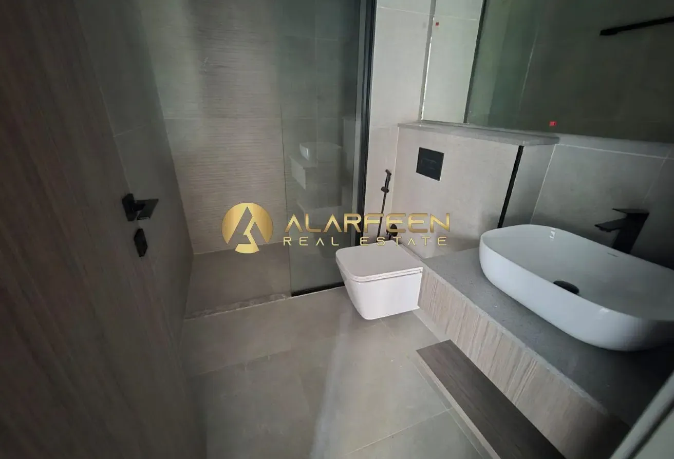 Modern 1BR| Pool & Courtyard Views | Furnished