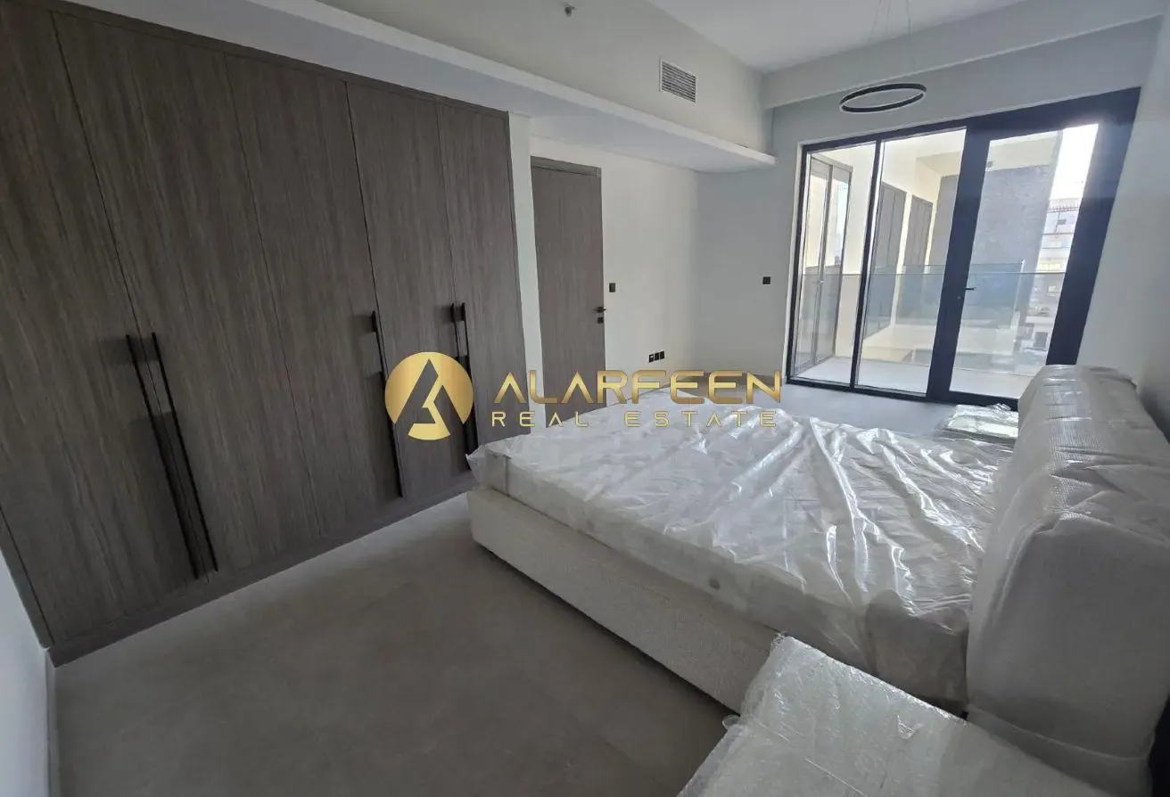 Modern 1BR| Pool & Courtyard Views | Furnished