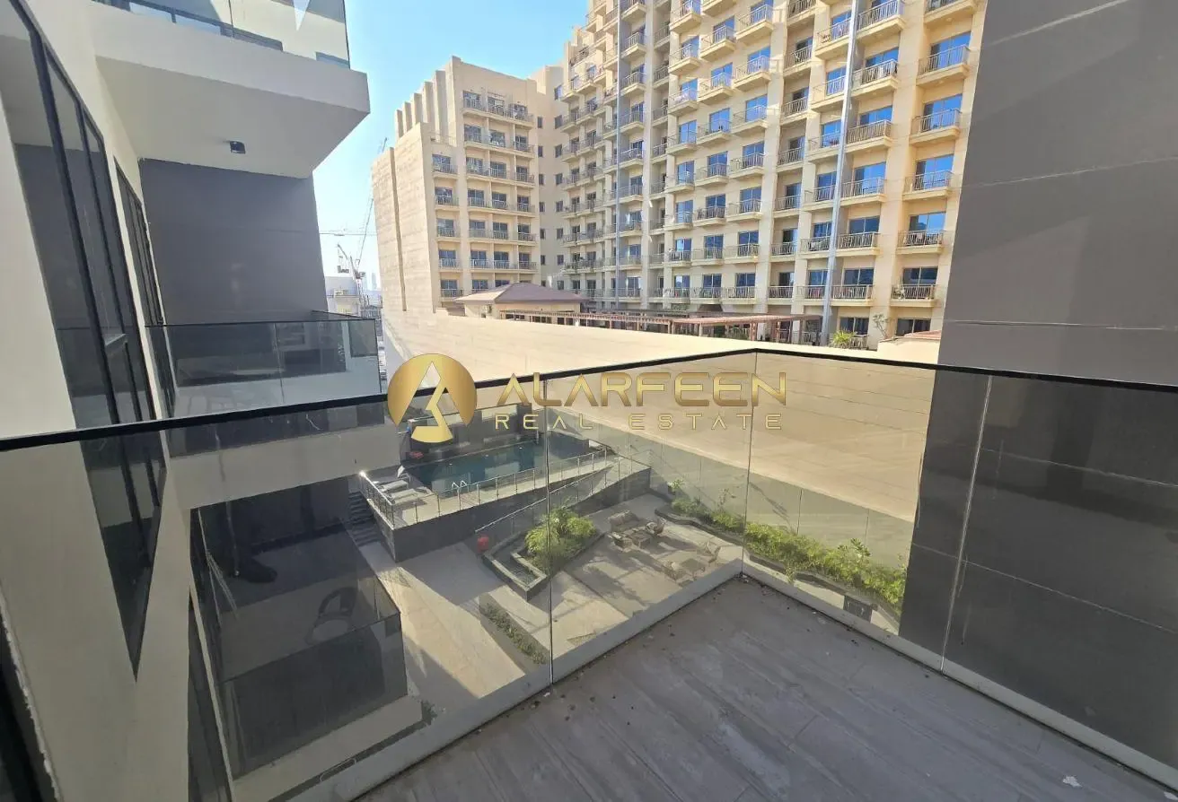 Modern 1BR| Pool & Courtyard Views | Furnished