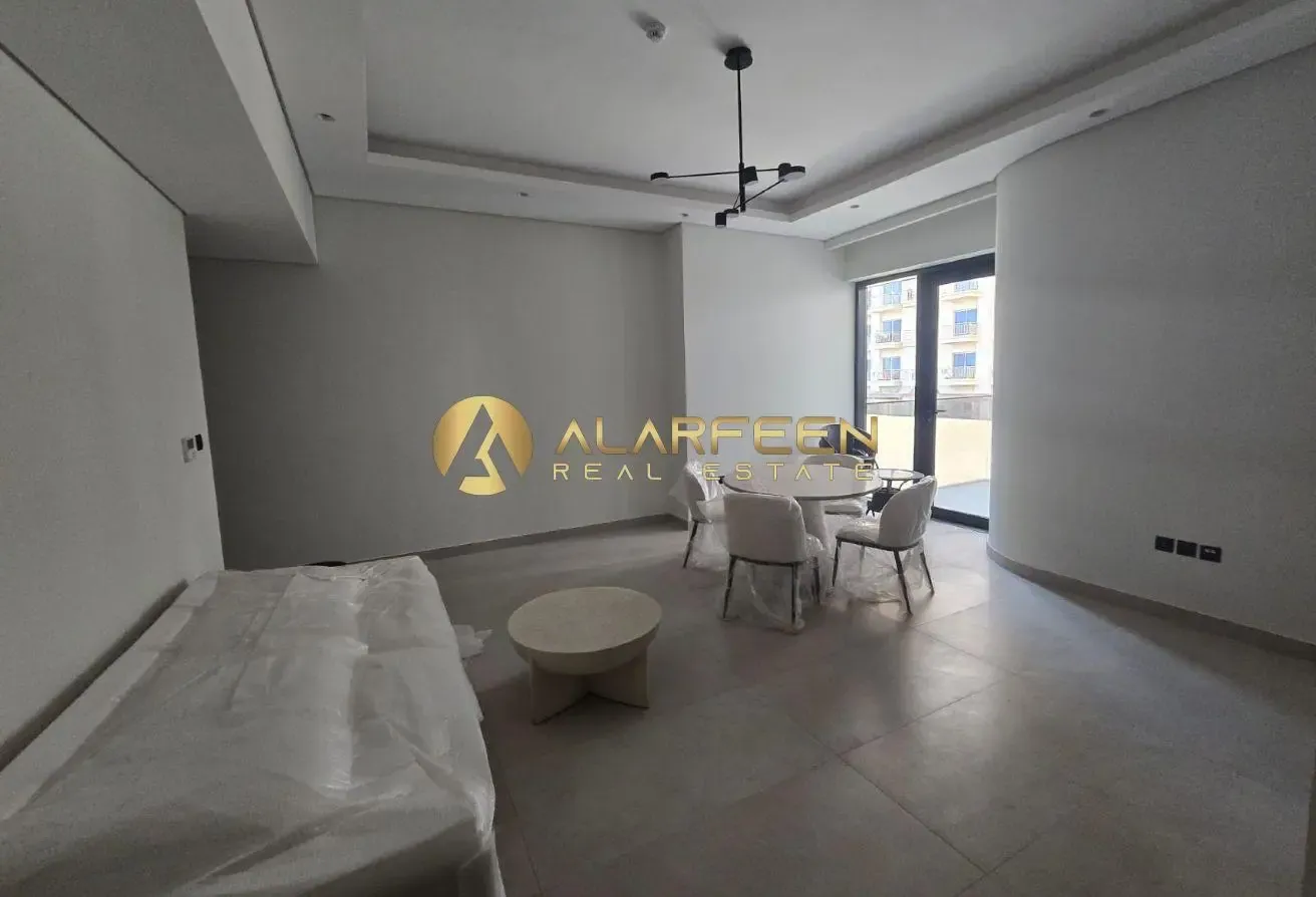 Modern 1BR| Pool & Courtyard Views | Furnished