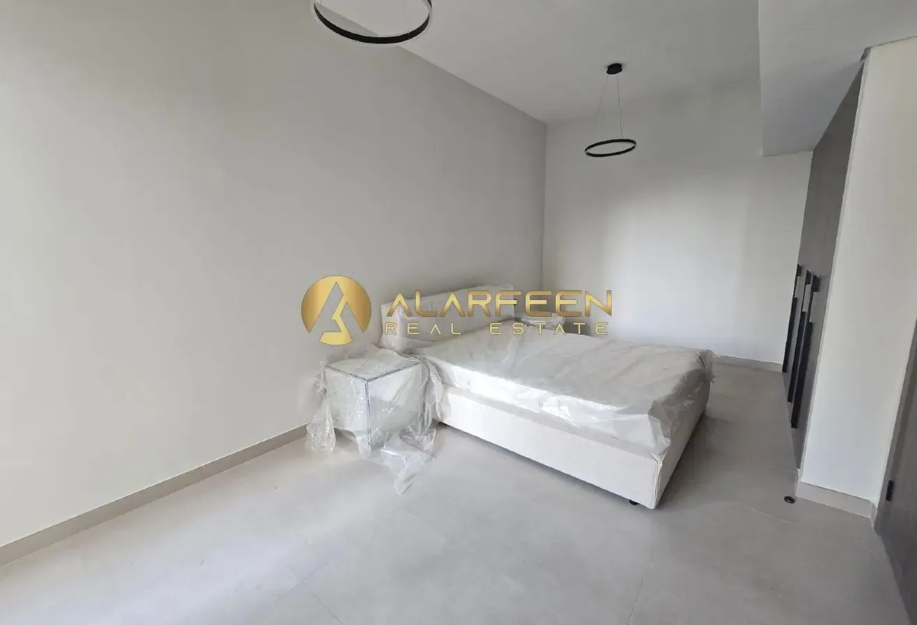 Modern 1BR| Pool & Courtyard Views | Furnished