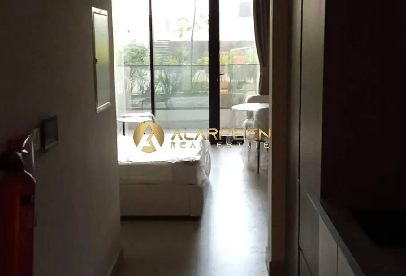 Studio Apartment | Balcony & Garden View
