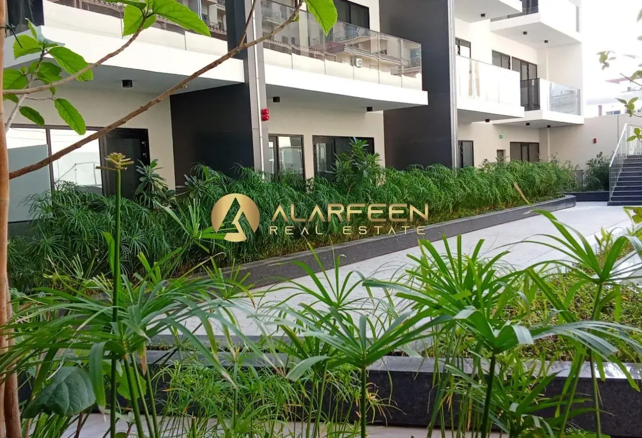 Studio Apartment | Balcony & Garden View