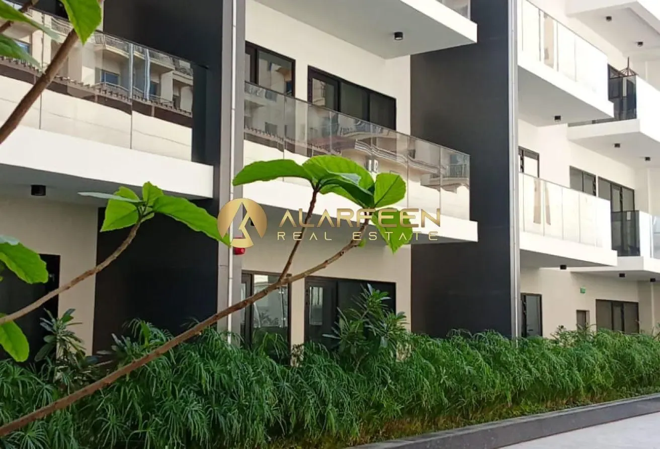Studio Apartment | Balcony & Garden View