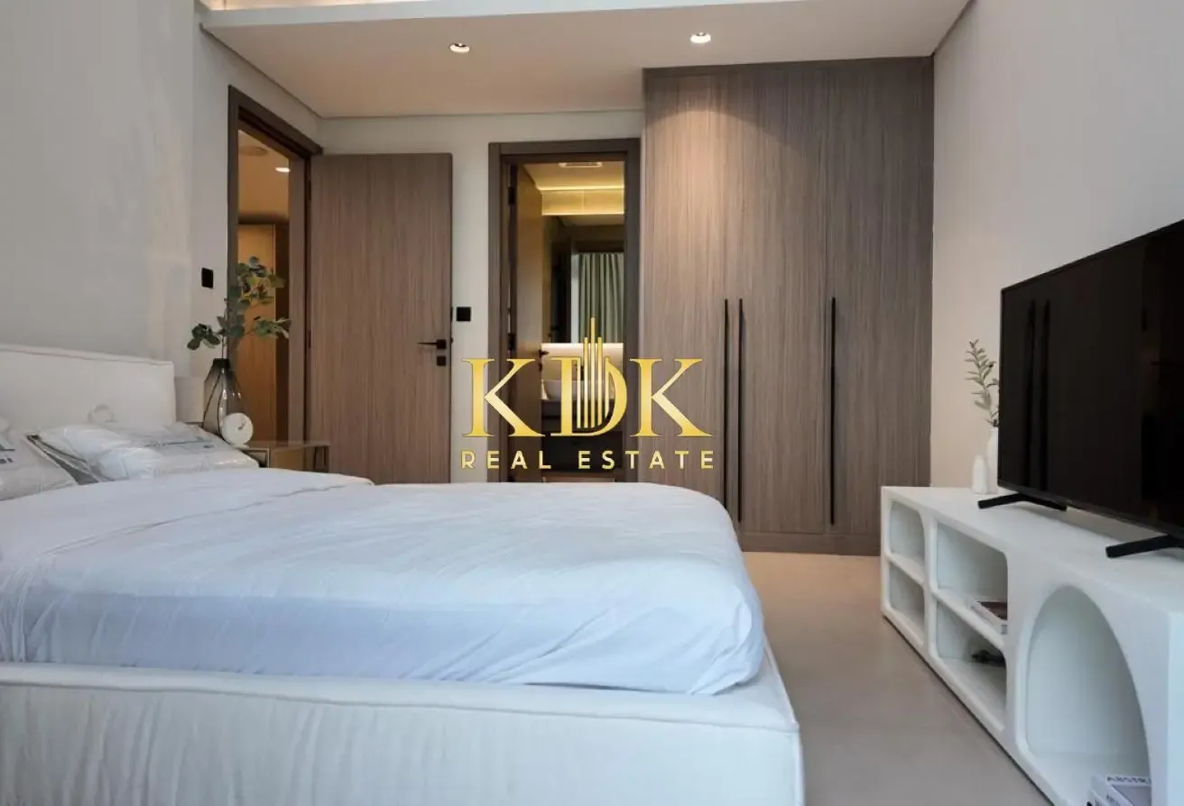 Furnished 1BR | Pool & City Views |