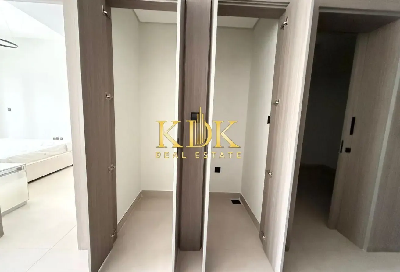 Furnished 1 BHK + Study | Fitted Kitchen| Move In