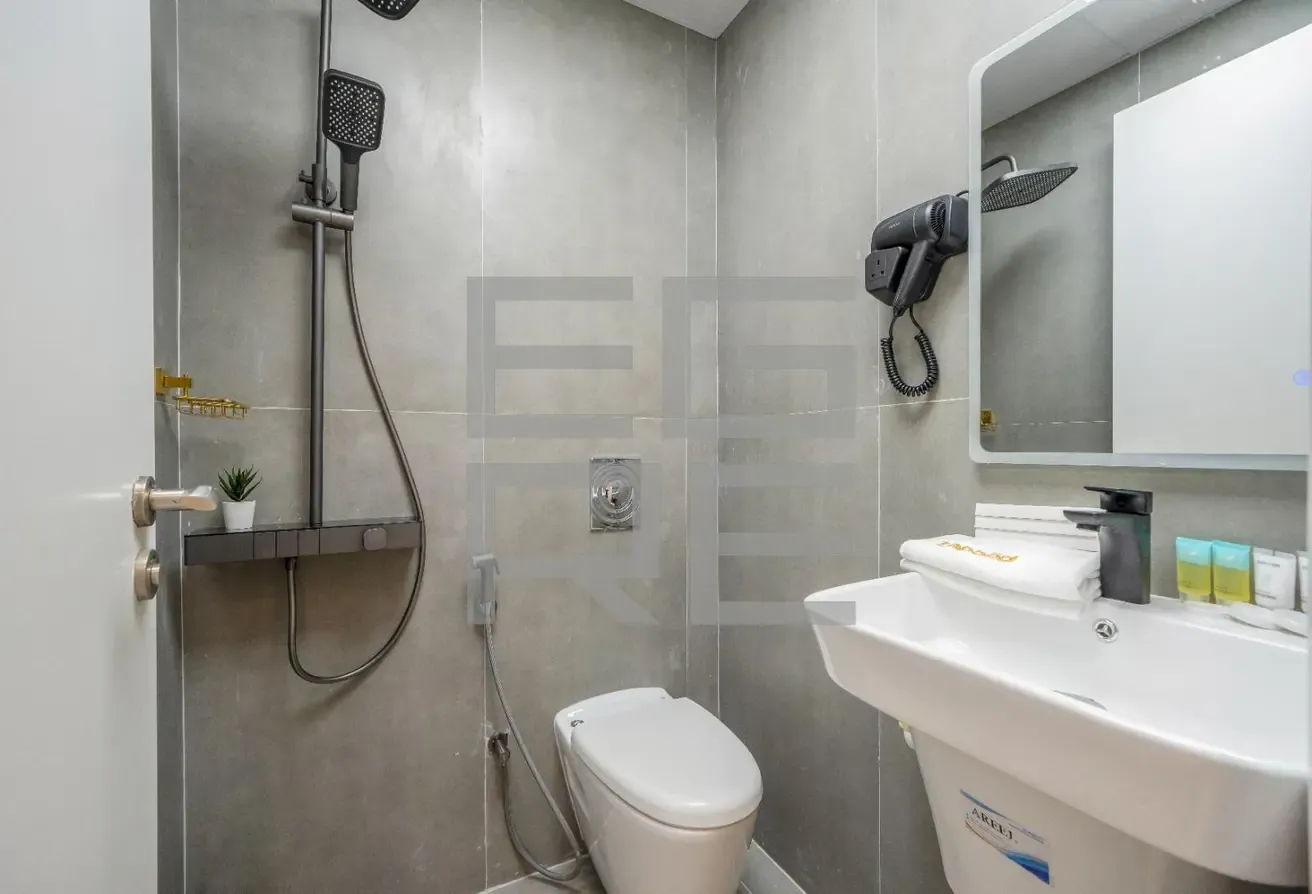 Spacious Fully Furnished 1BR | Canal View