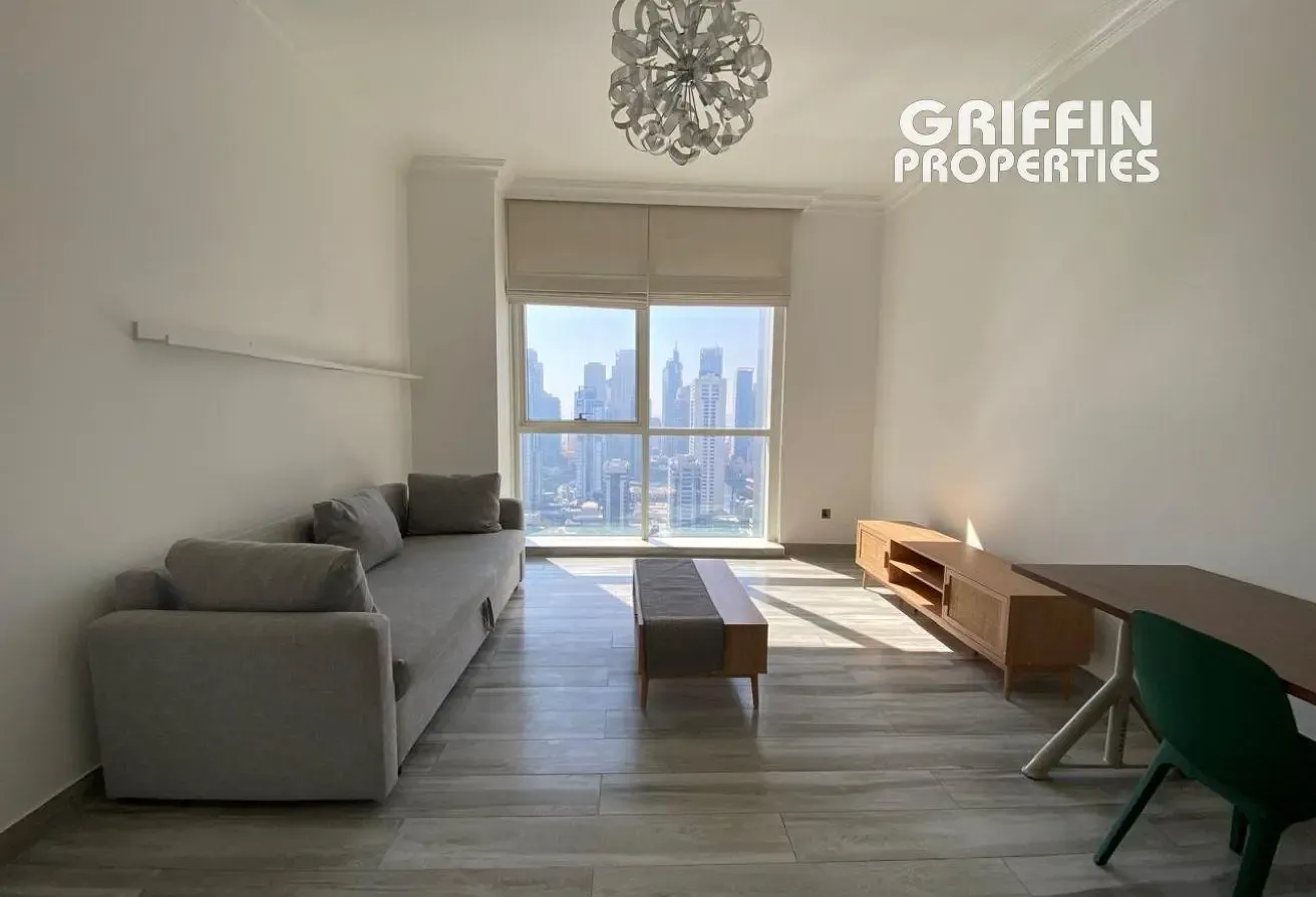 1 BHK | Fully Furnished | Upgraded | High Floor
