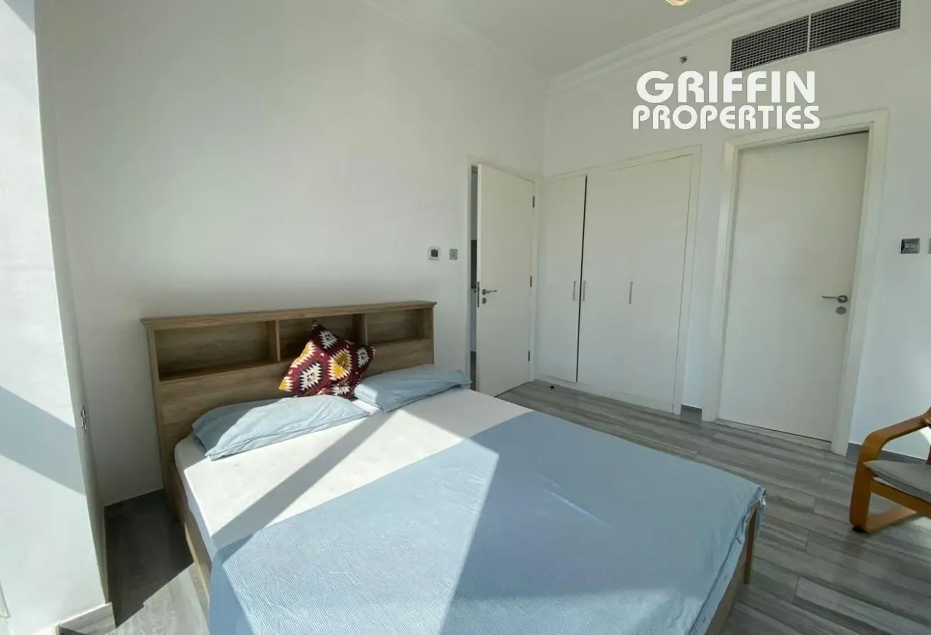 1 BHK | Fully Furnished | Upgraded | High Floor