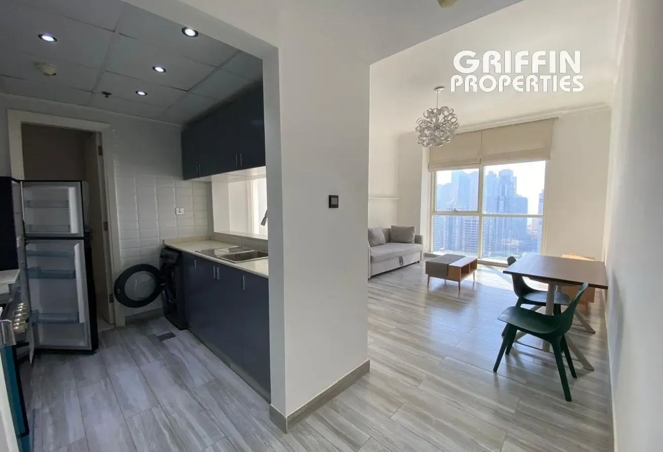 1 BHK | Fully Furnished | Upgraded | High Floor