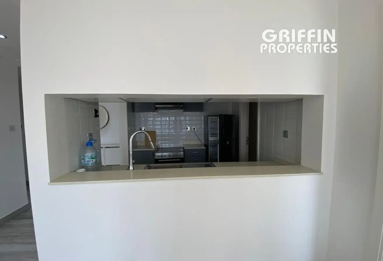 1 BHK | Fully Furnished | Upgraded | High Floor