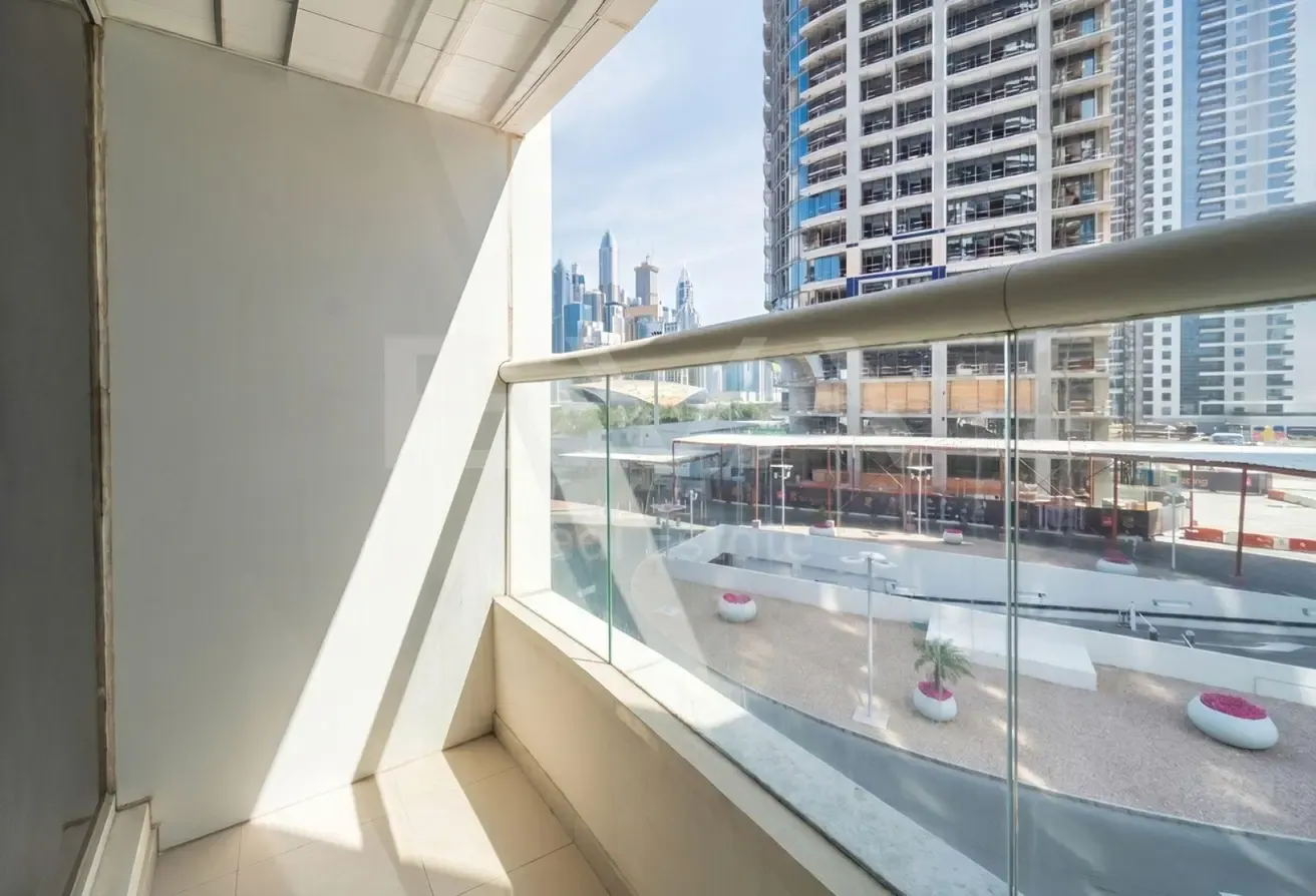 FULLY FURNISHED | COMMUNITY VIEW| READY AND VACANT