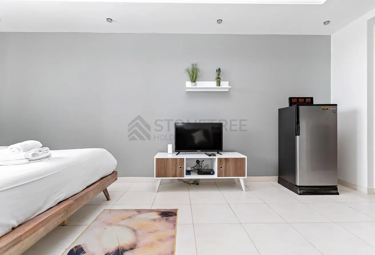 12 CHEQUES | Next to Metro | Near Marina Mall