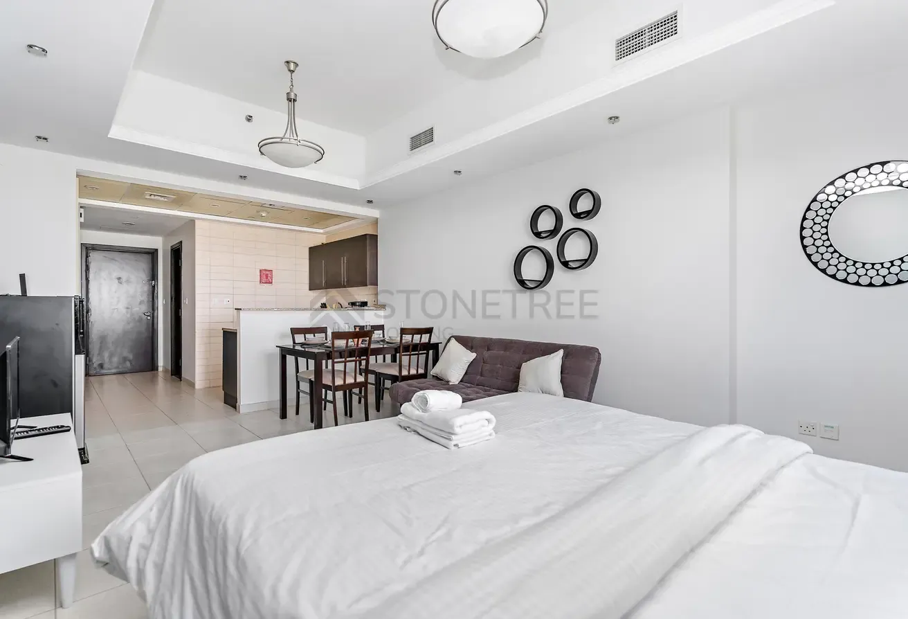 12 CHEQUES | Next to Metro | Near Marina Mall