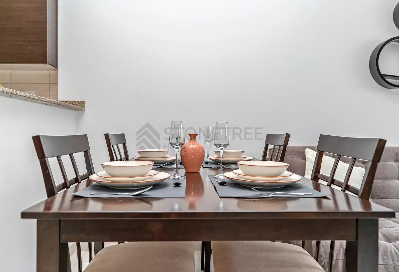 12 CHEQUES | Next to Metro | Near Marina Mall
