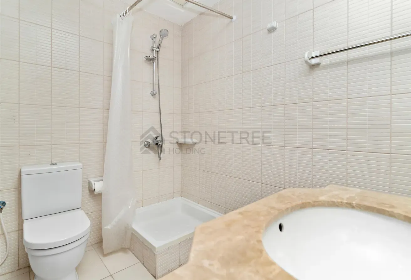 12 CHEQUES | Next to Metro | Near Marina Mall