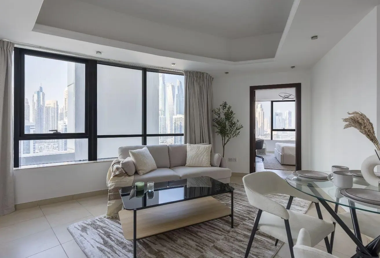 High floor | Lake & city views | Practical layout
