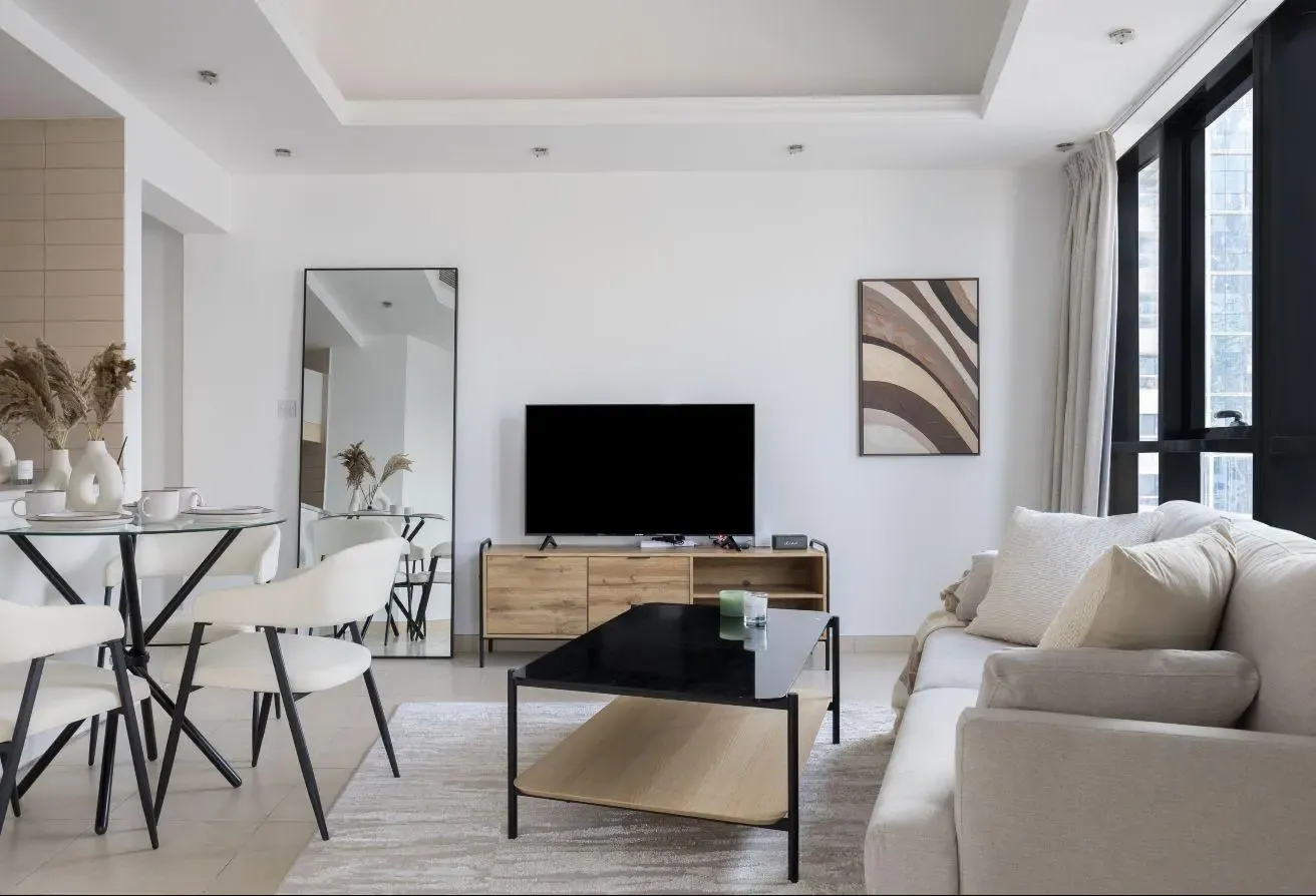 High floor | Lake & city views | Practical layout