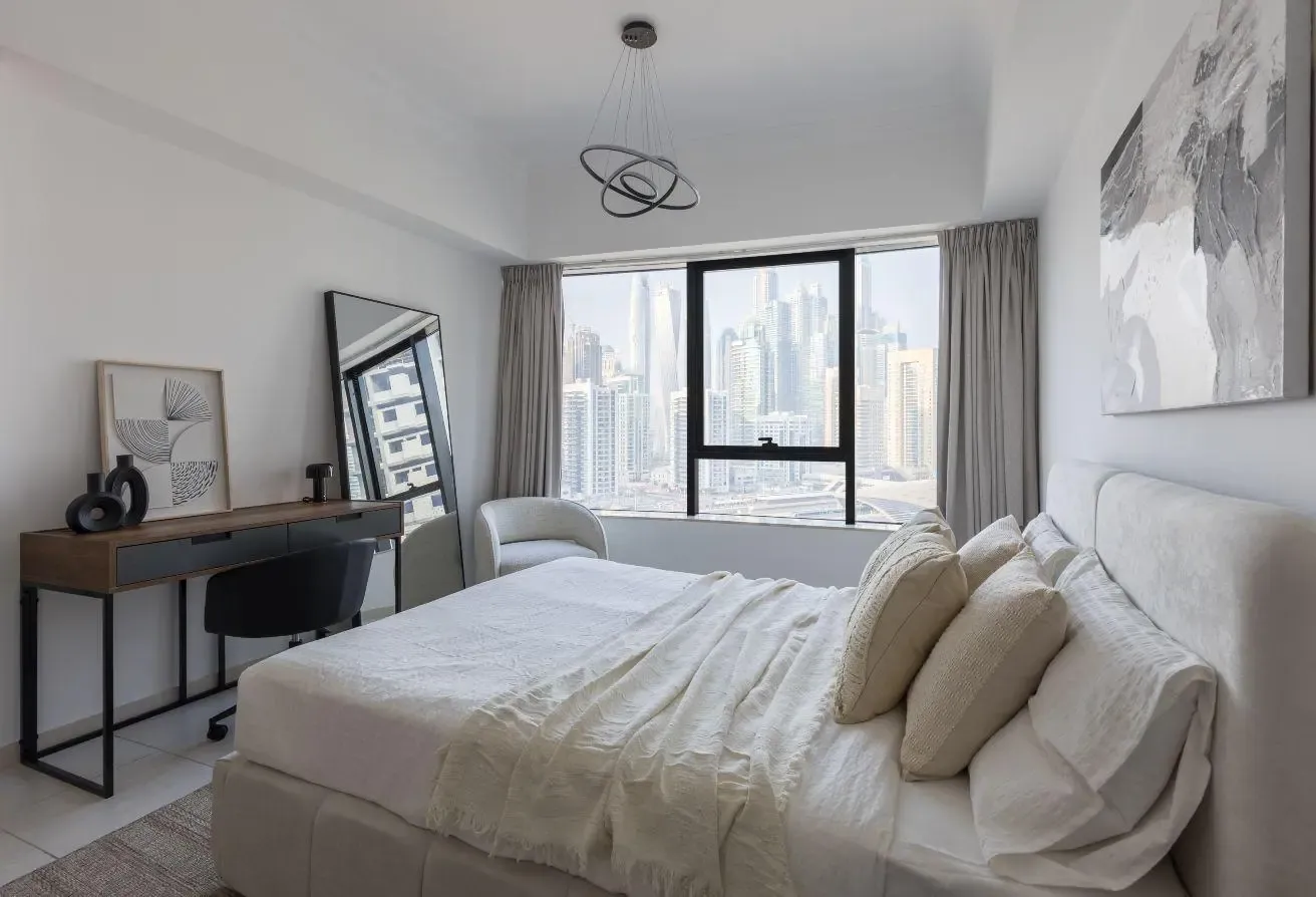 High floor | Lake & city views | Practical layout