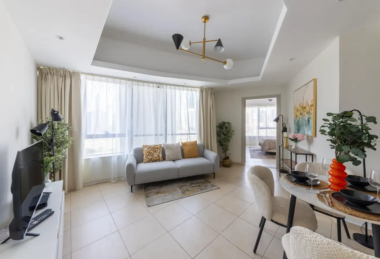 Modern interiors | JLT lake views | JLT
