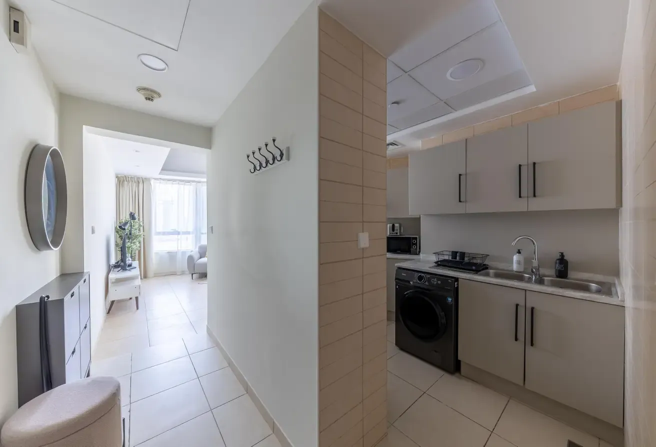 Modern interiors | JLT lake views | JLT