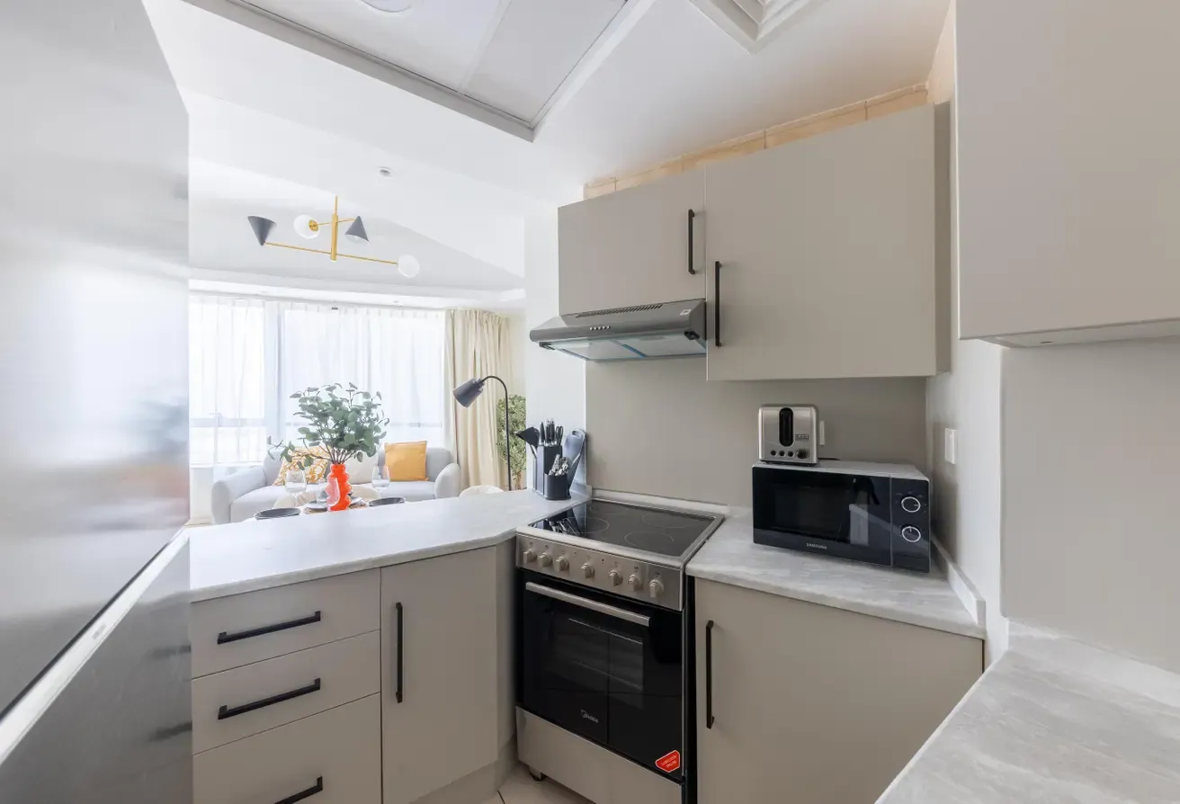 Modern interiors | JLT lake views | JLT