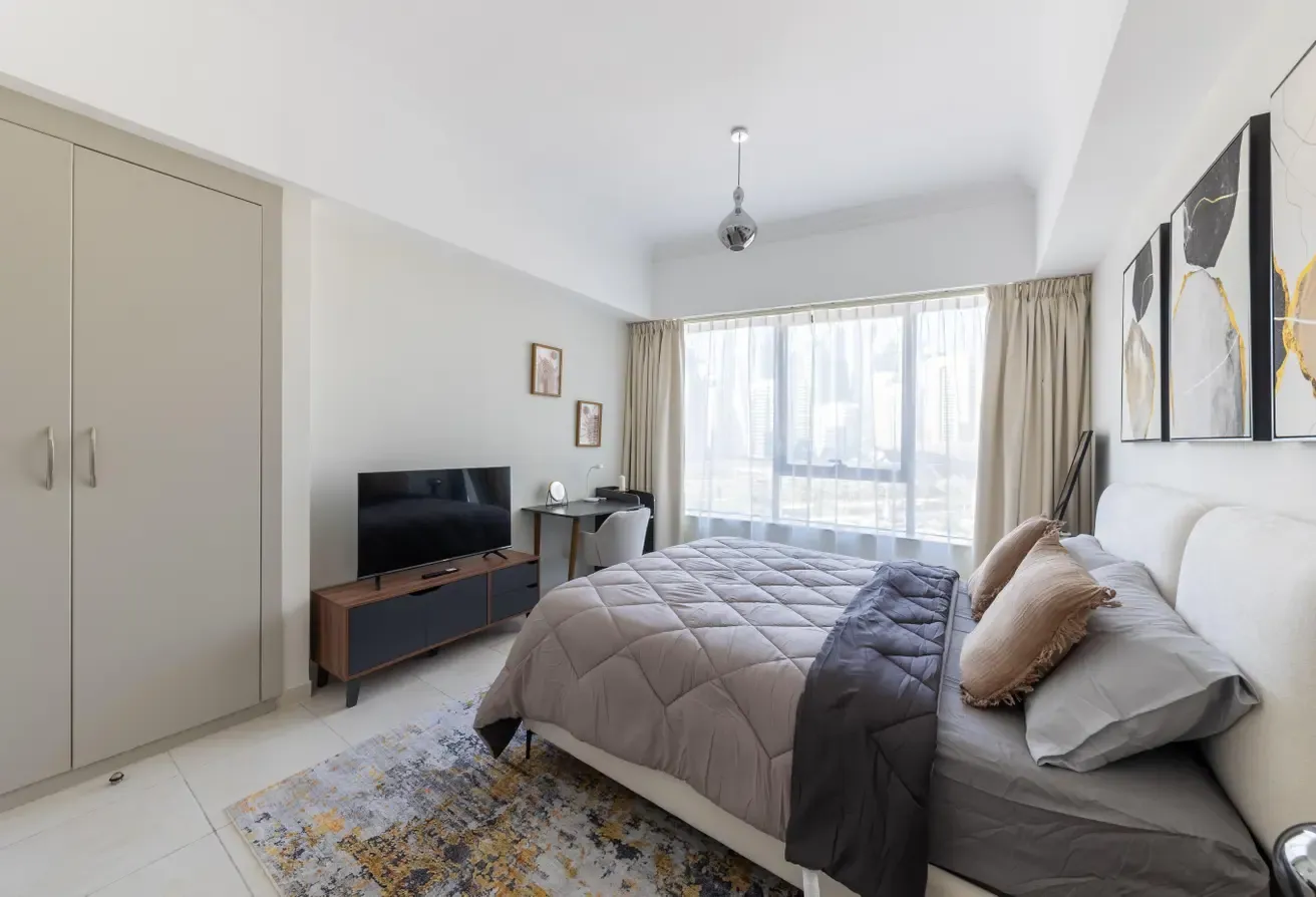 Modern interiors | JLT lake views | JLT