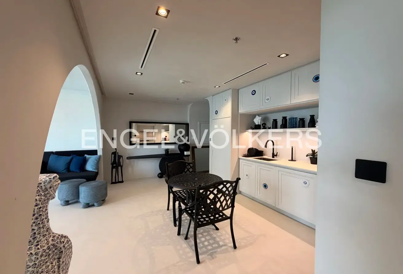 Exclusive  |  Upgraded  |  Fully Furnished