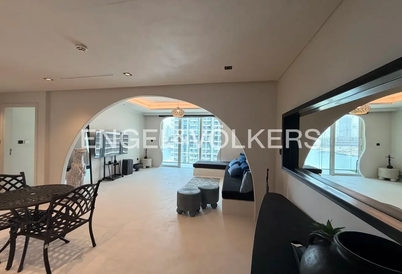 Exclusive  |  Upgraded  |  Fully Furnished