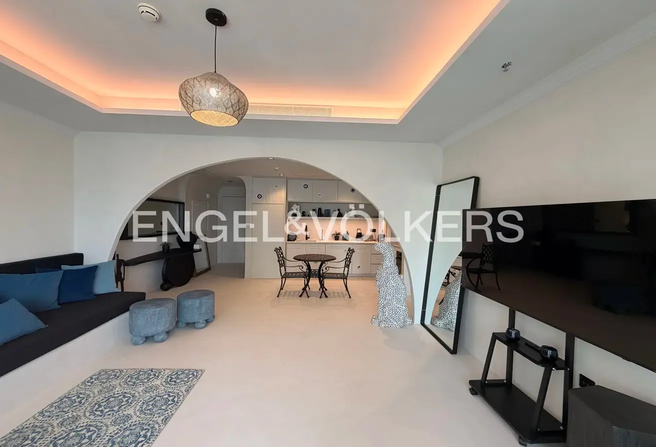 Exclusive  |  Upgraded  |  Fully Furnished