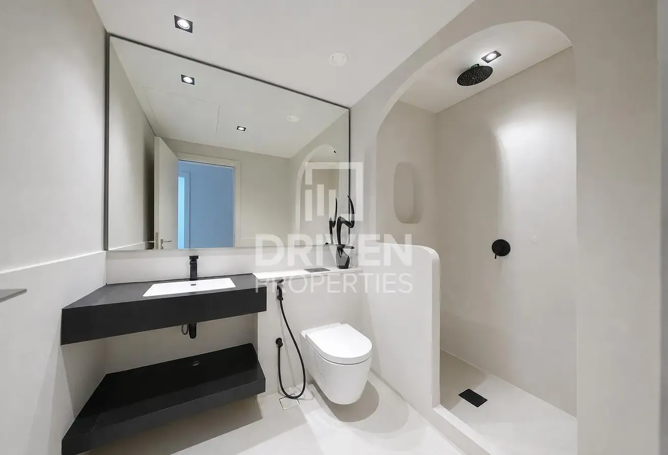 Upgraded | Fully Furnished | Ready to Move in
