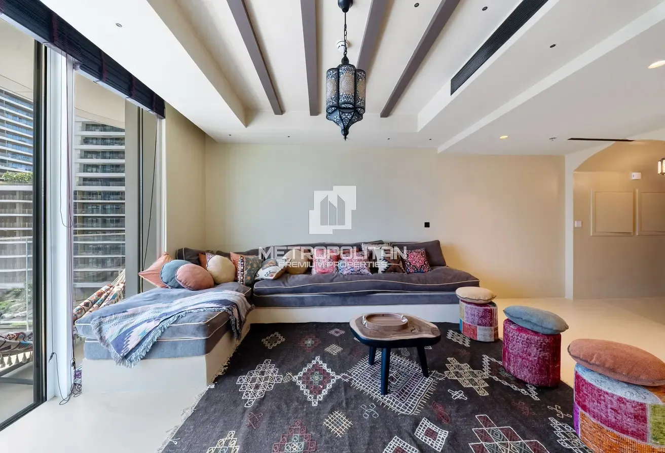 Fully Upgraded Unit | Sea View | Direct Beach