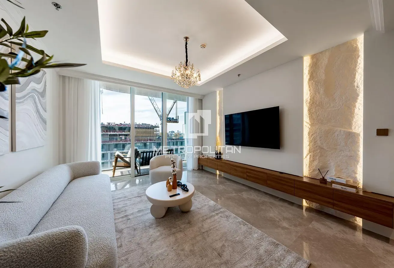 High Floor| Prime Beachfront Living| 1 Cheque Only