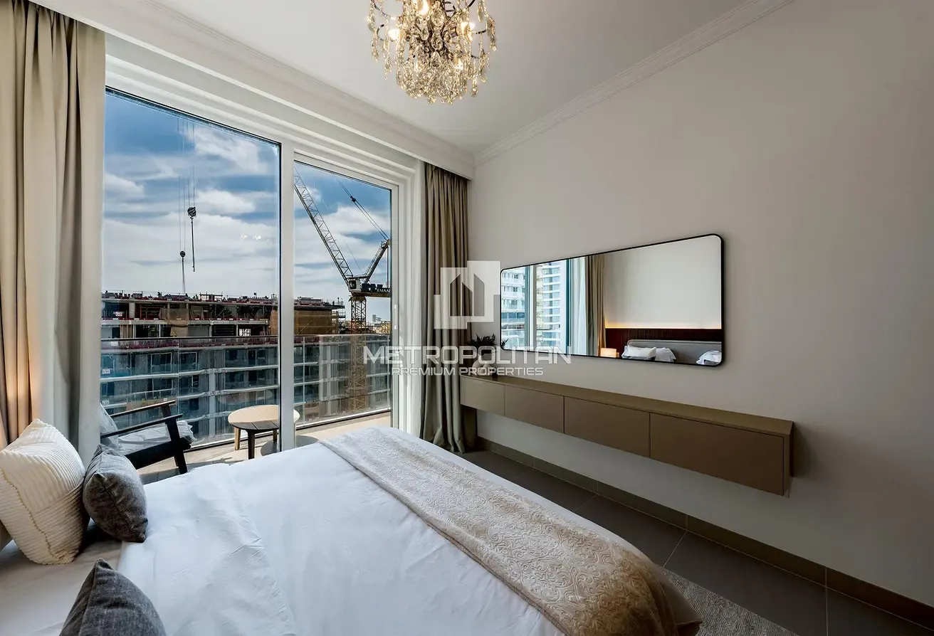 High Floor| Prime Beachfront Living| 1 Cheque Only
