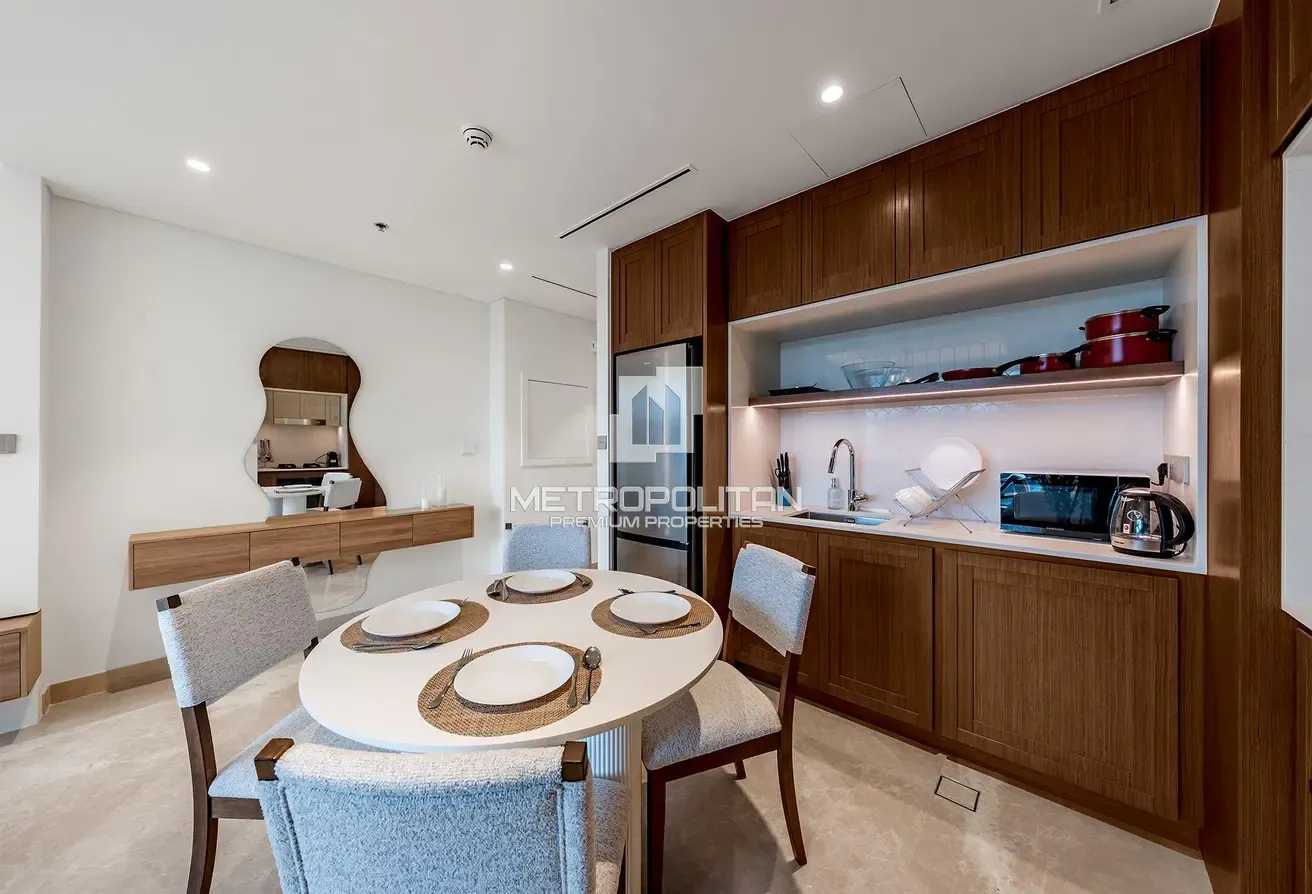 High Floor| Prime Beachfront Living| 1 Cheque Only