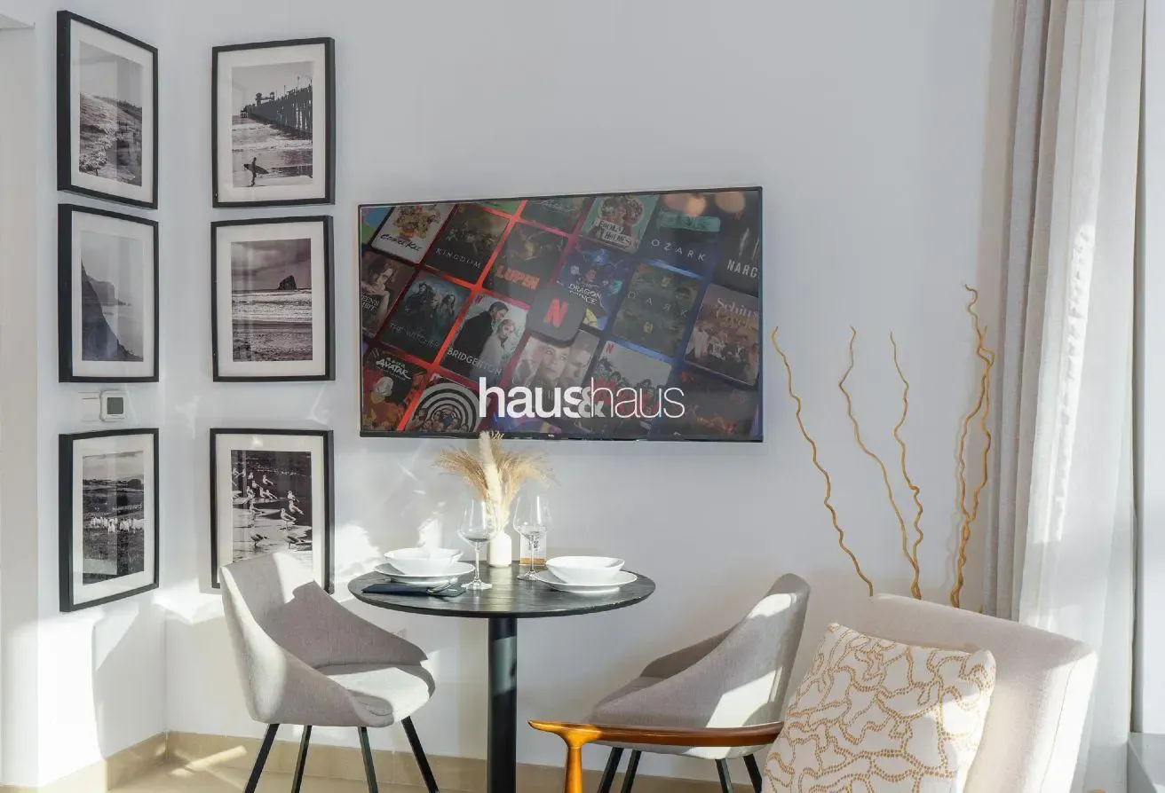 Contemporary | Bright | Lovely City Views